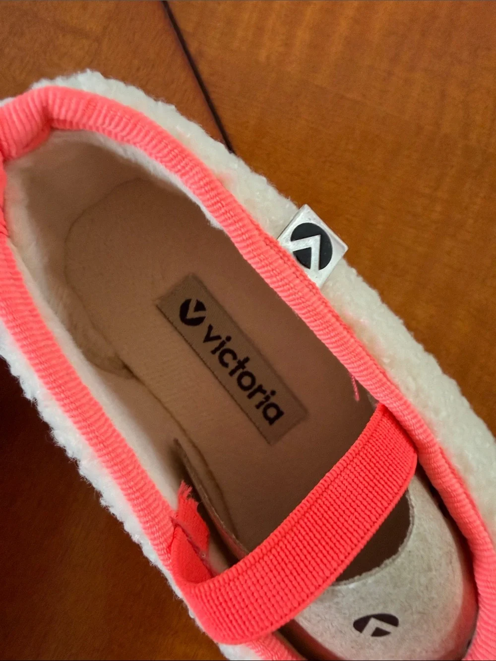 Victoria soft beige